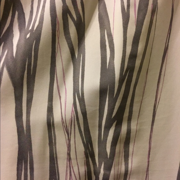 Vera Wang amazingly stylish flutter sleeve top - Picture 6 of 7